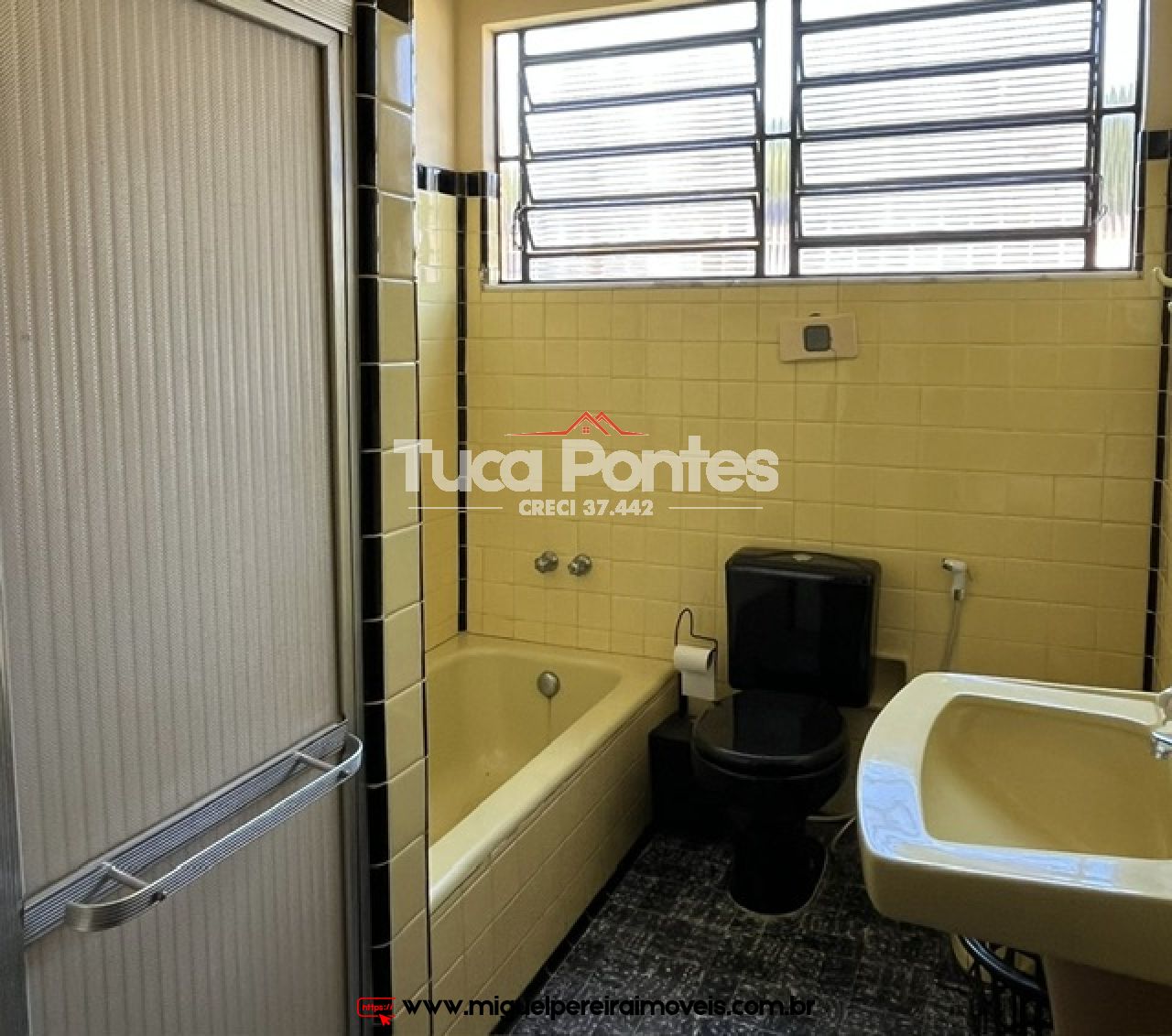 Centro de Miguel Pereira - Em rua residencial  | Código:C74