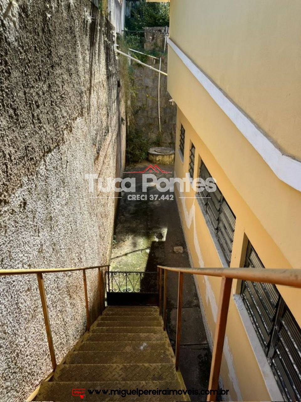 Centro de Miguel Pereira - Em rua residencial  | Código:C74