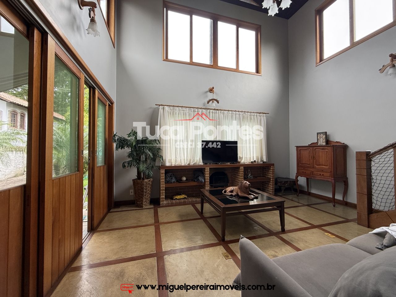 Com 2 suites e mais 4 quartos  - Casa e Loja - Oportunidade | Código:C73