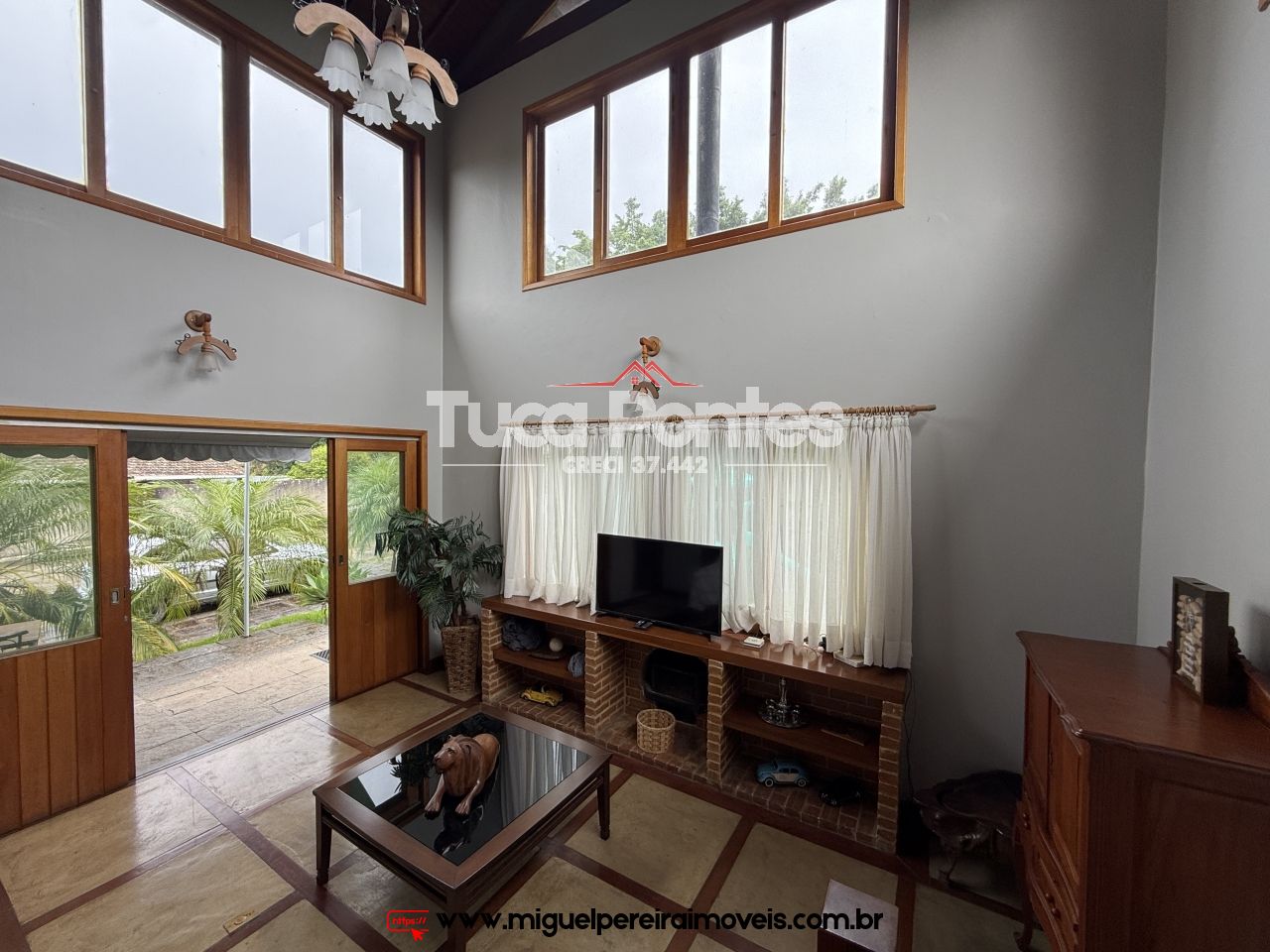 Com 2 suites e mais 4 quartos  - Casa e Loja - Oportunidade | Código:C73