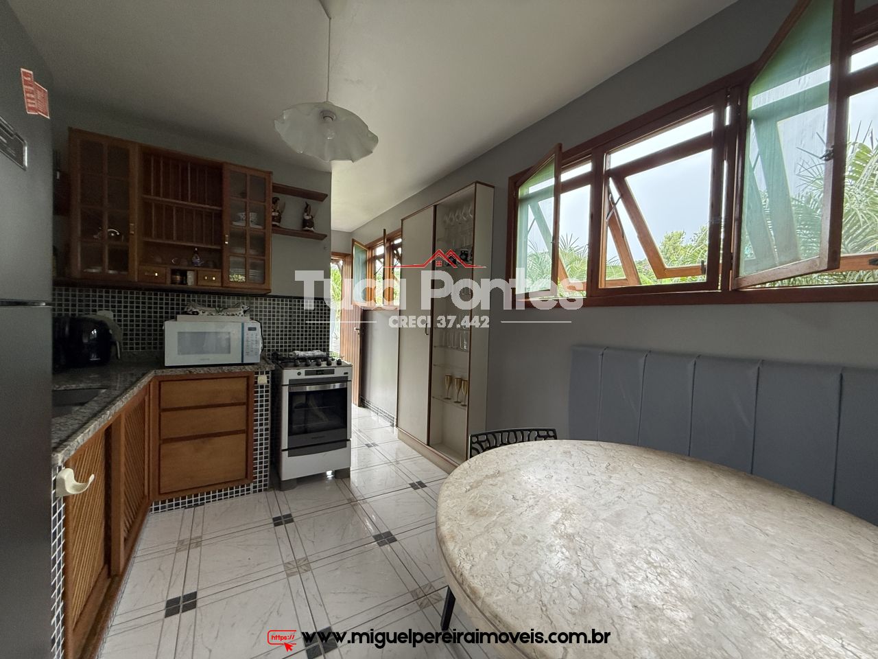 Com 2 suites e mais 4 quartos  - Casa e Loja - Oportunidade | Código:C73