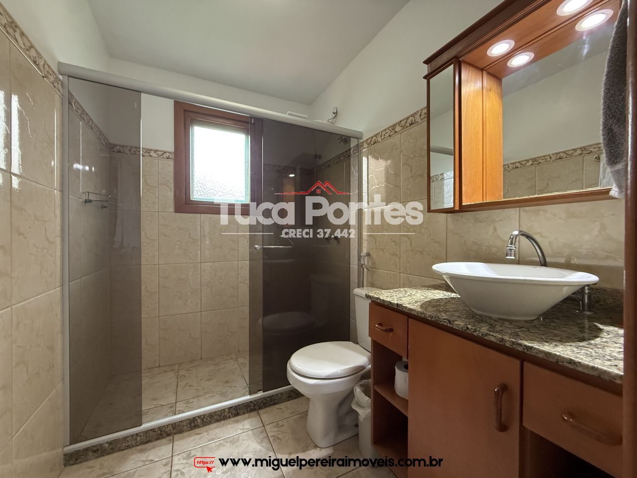 Com 2 suites e mais 4 quartos  - Casa e Loja - Oportunidade | Código:C73