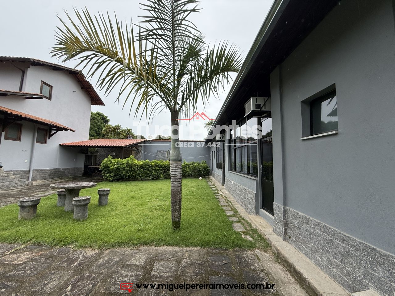 Com 2 suites e mais 4 quartos  - Casa e Loja - Oportunidade | Código:C73