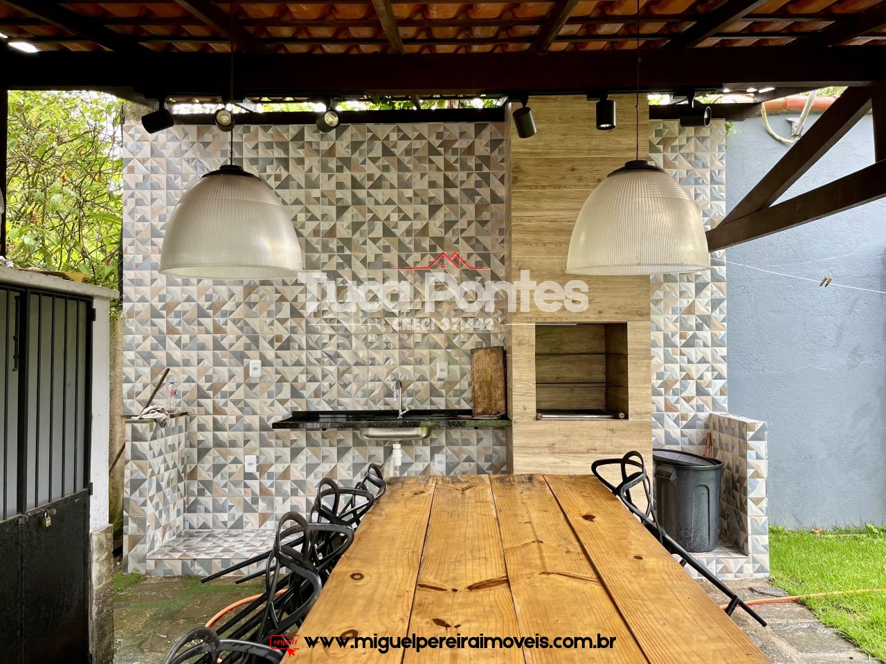 Com 2 suites e mais 4 quartos  - Casa e Loja - Oportunidade | Código:C73