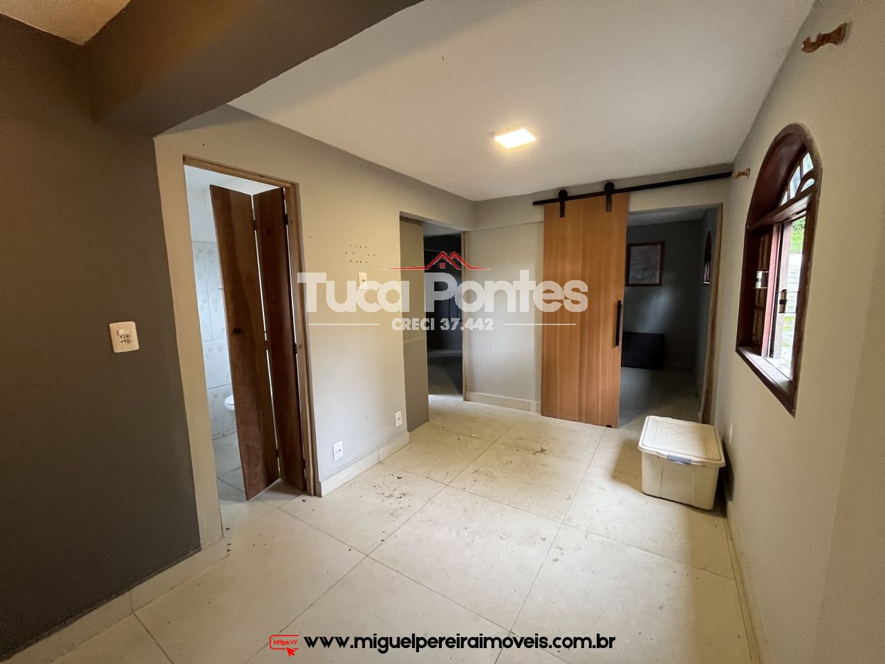 Com 2 suites e mais 4 quartos  - Casa e Loja - Oportunidade | Código:C73