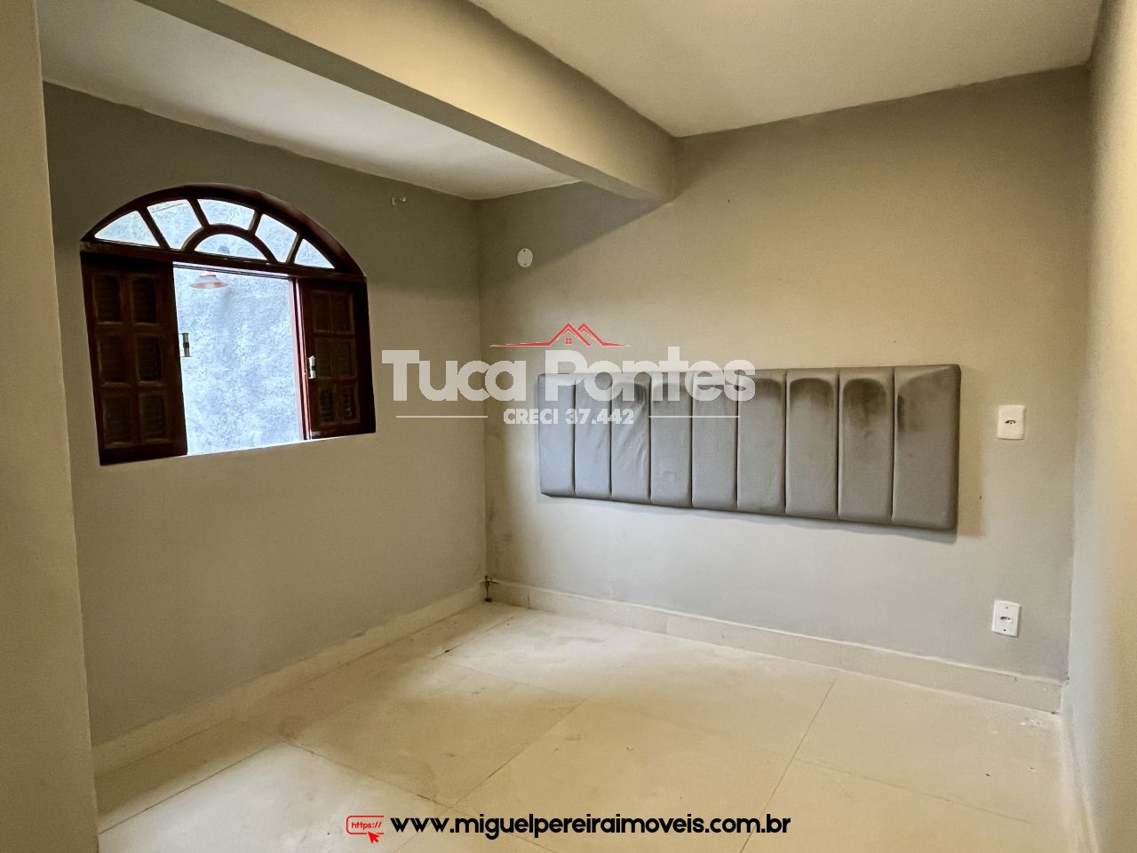 Com 2 suites e mais 4 quartos  - Casa e Loja - Oportunidade | Código:C73