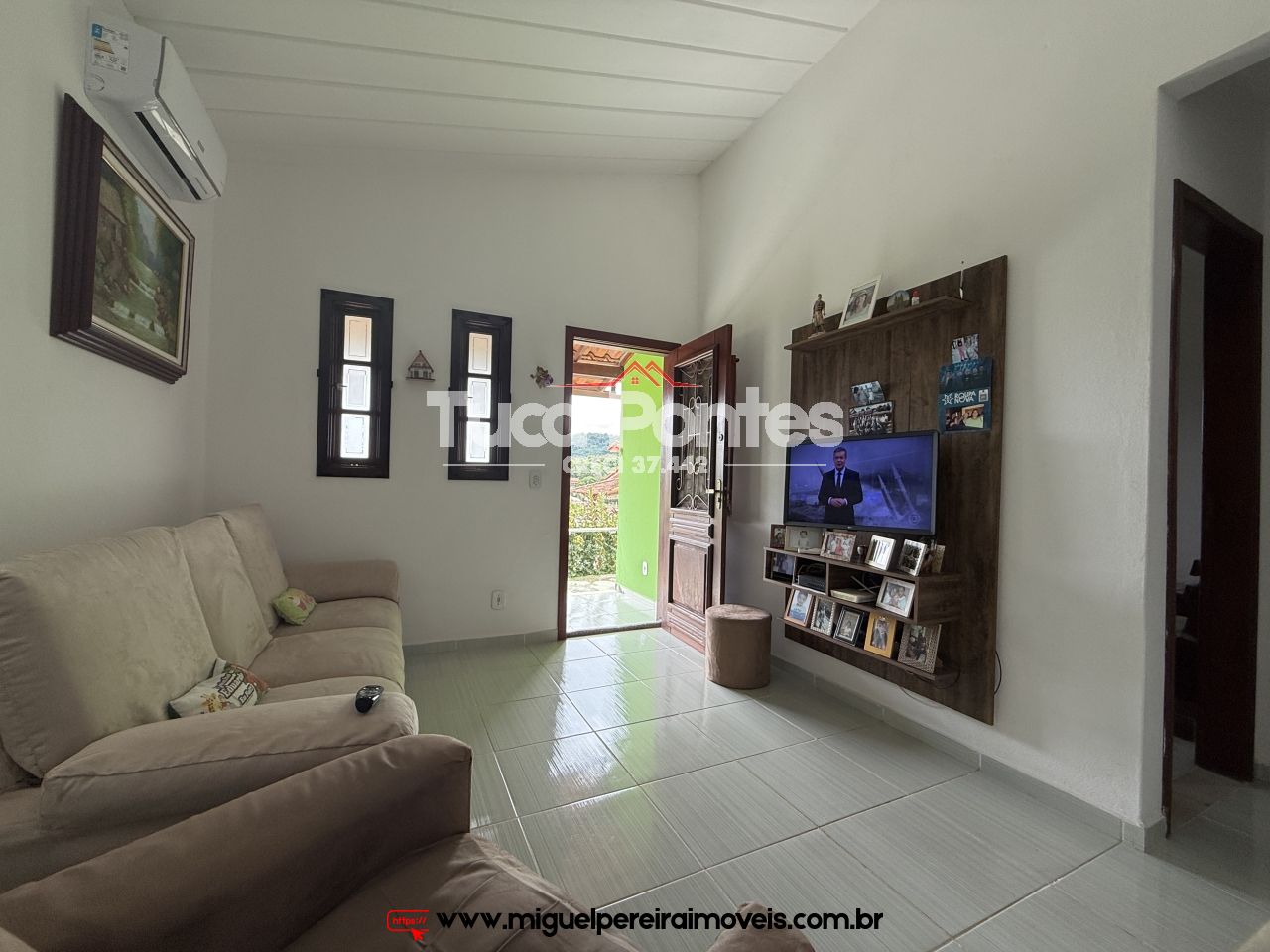 Charmosa casa - Em pequeno condomínio | Código:C79