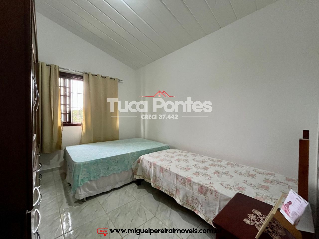 Charmosa casa - Em pequeno condomínio | Código:C79