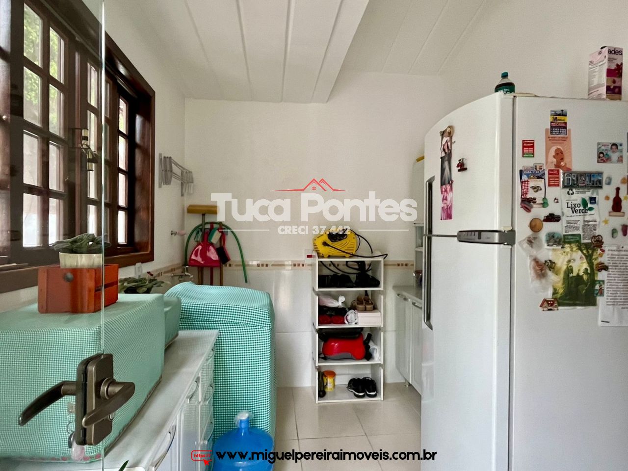 Charmosa casa - Em pequeno condomínio | Código:C79