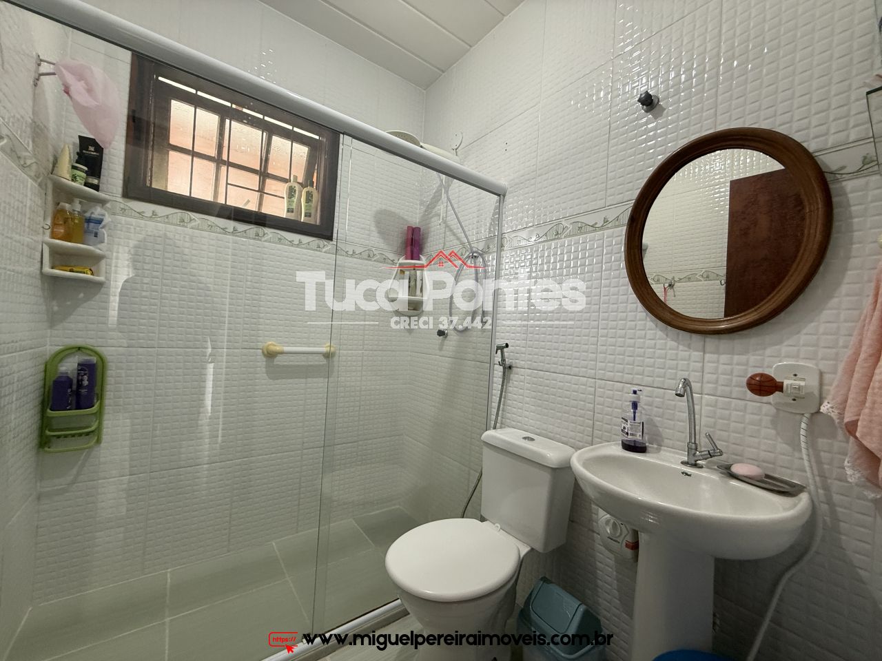 Charmosa casa - Em pequeno condomínio | Código:C79