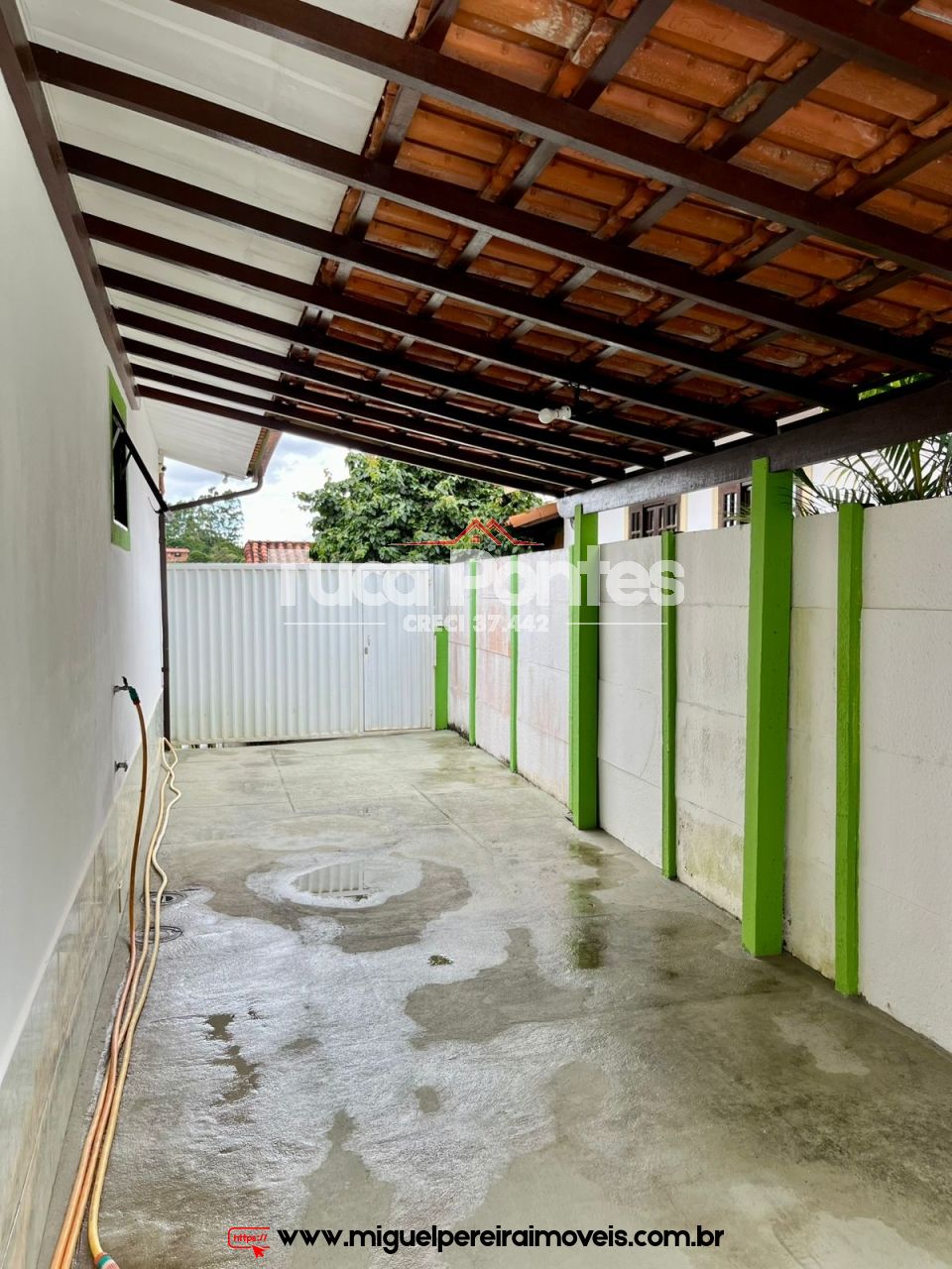 Charmosa casa - Em pequeno condomínio | Código:C79