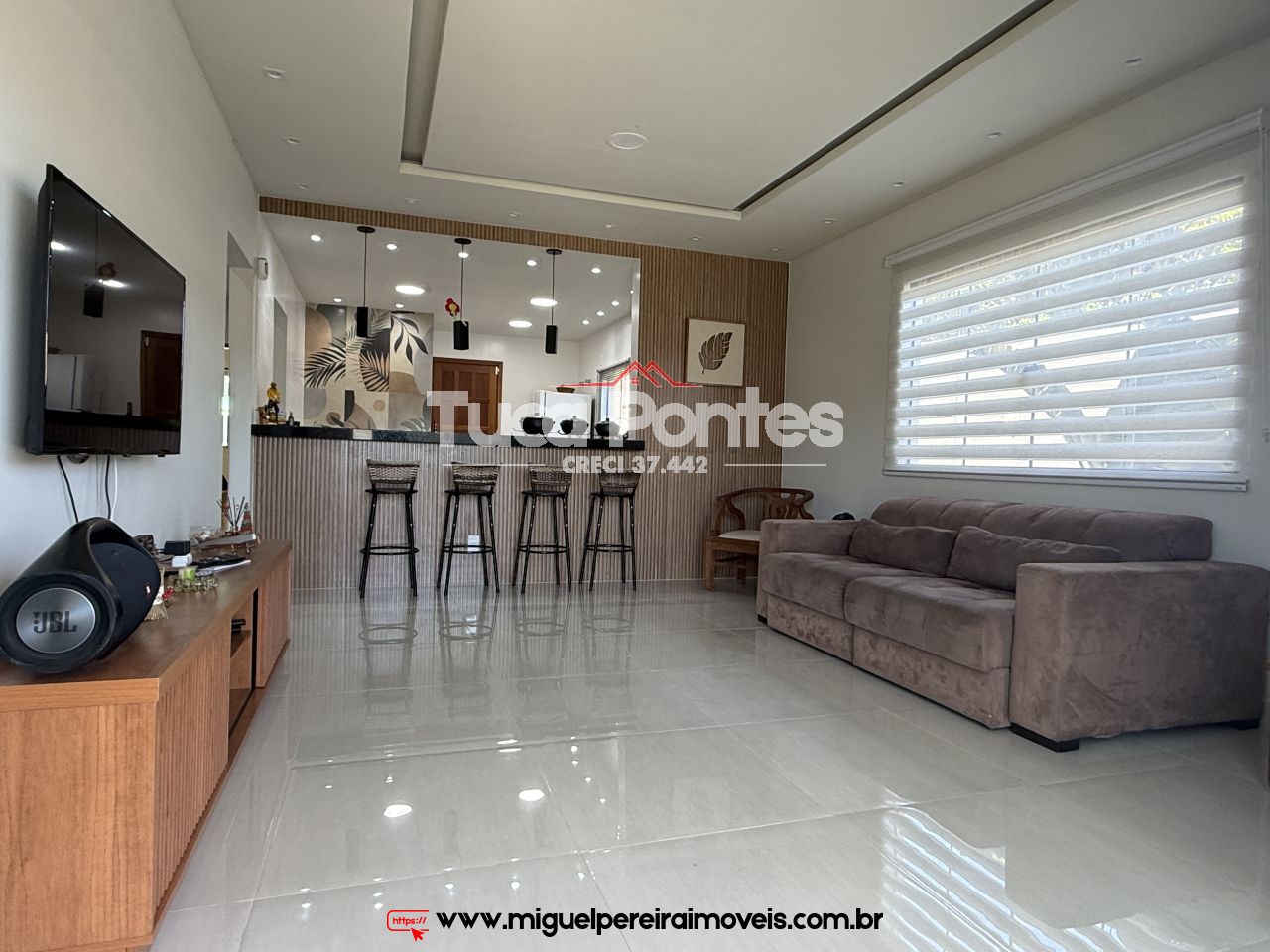 Luxuosa casa em terreno plano - Um charme! | Código:C81