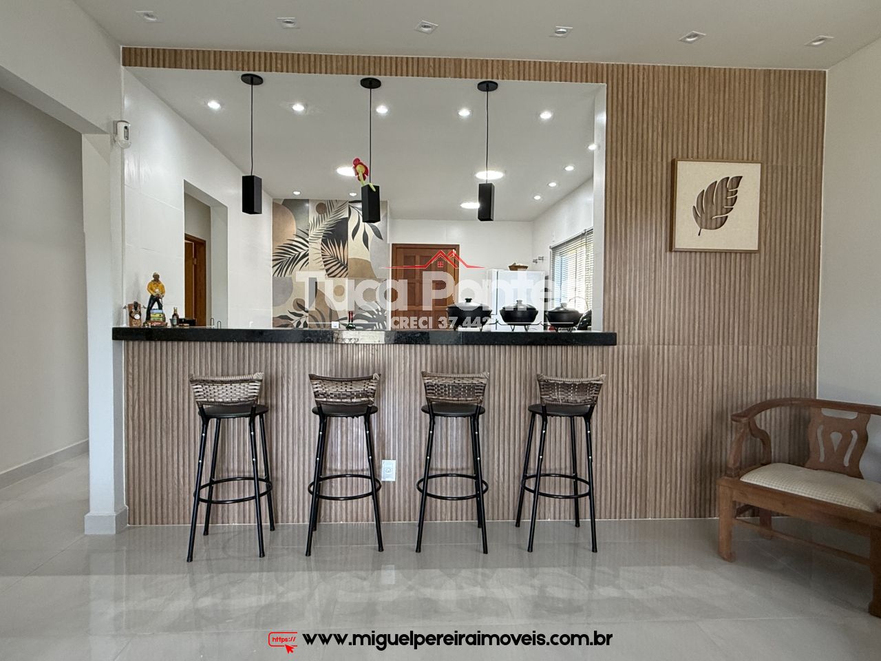 Luxuosa casa em terreno plano - Um charme! | Código:C81