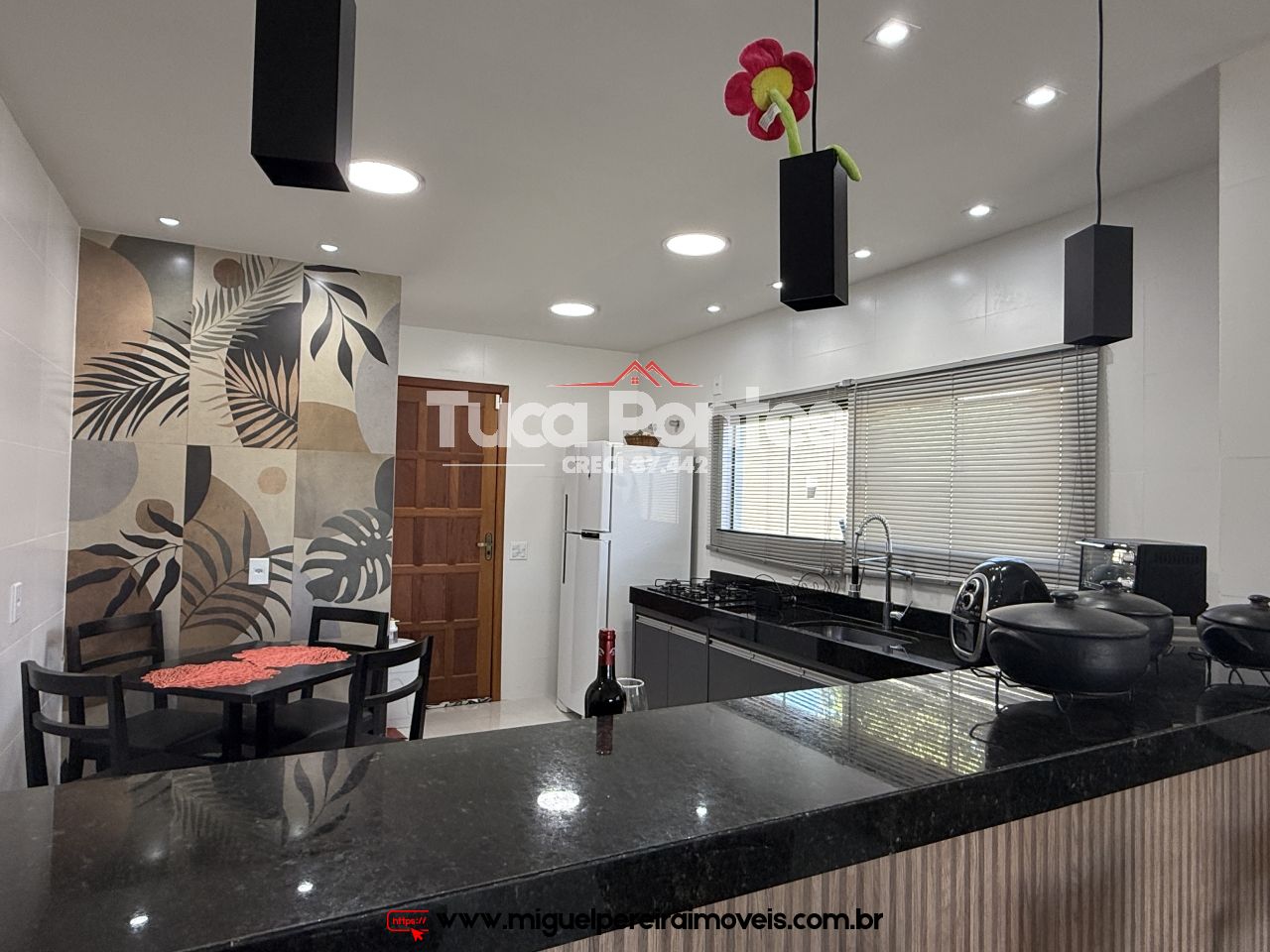 Luxuosa casa em terreno plano - Um charme! | Código:C81