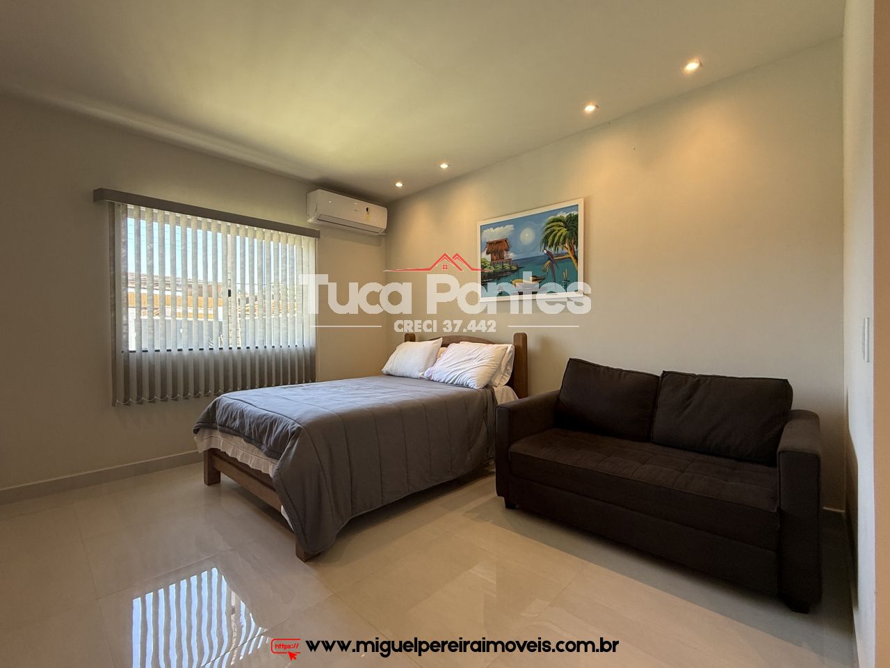 Luxuosa casa em terreno plano - Um charme! | Código:C81