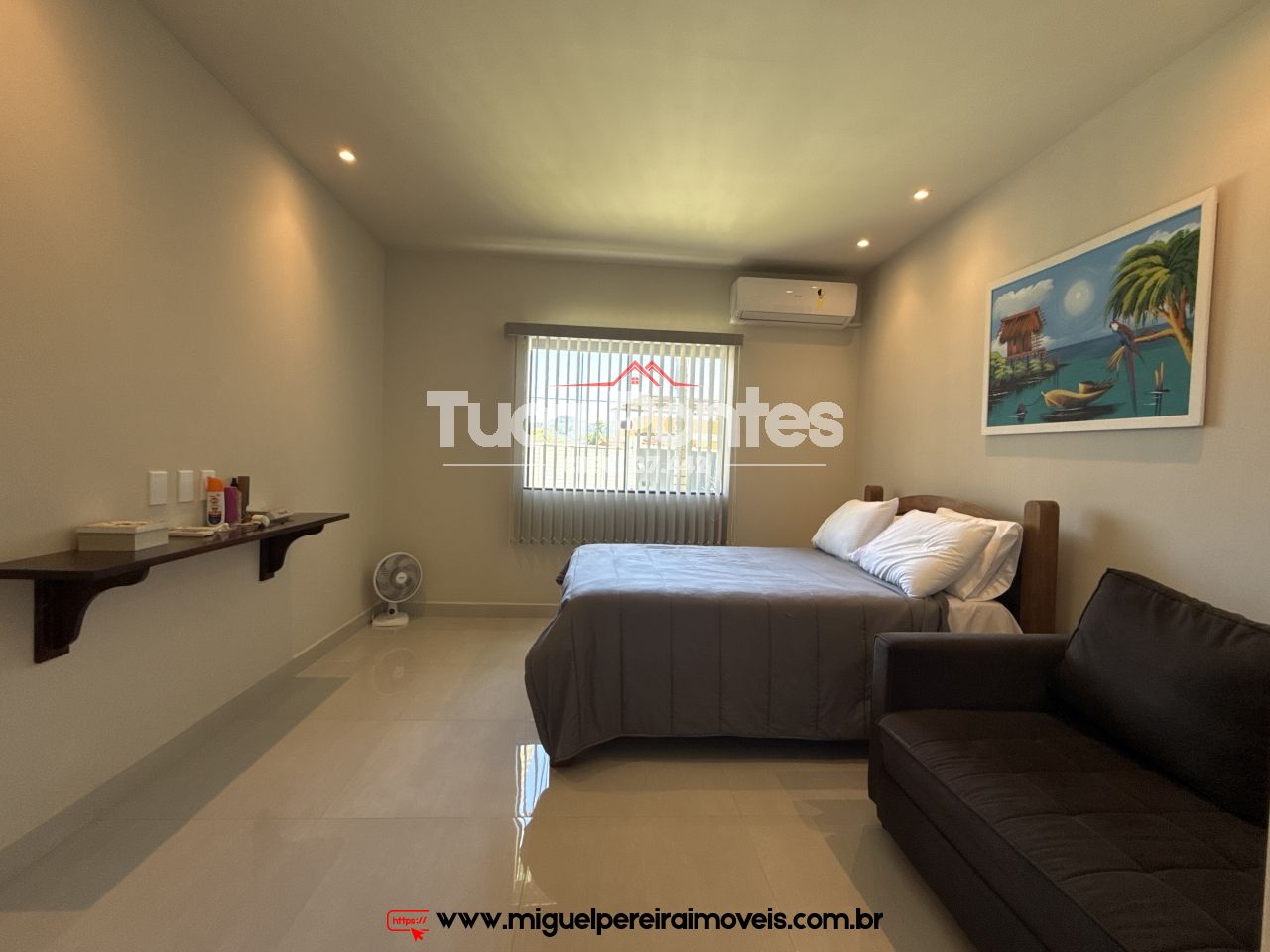 Luxuosa casa em terreno plano - Um charme! | Código:C81