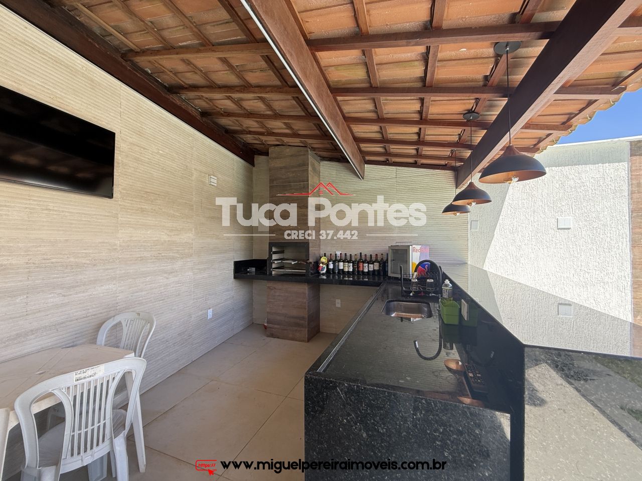 Luxuosa casa em terreno plano - Um charme! | Código:C81