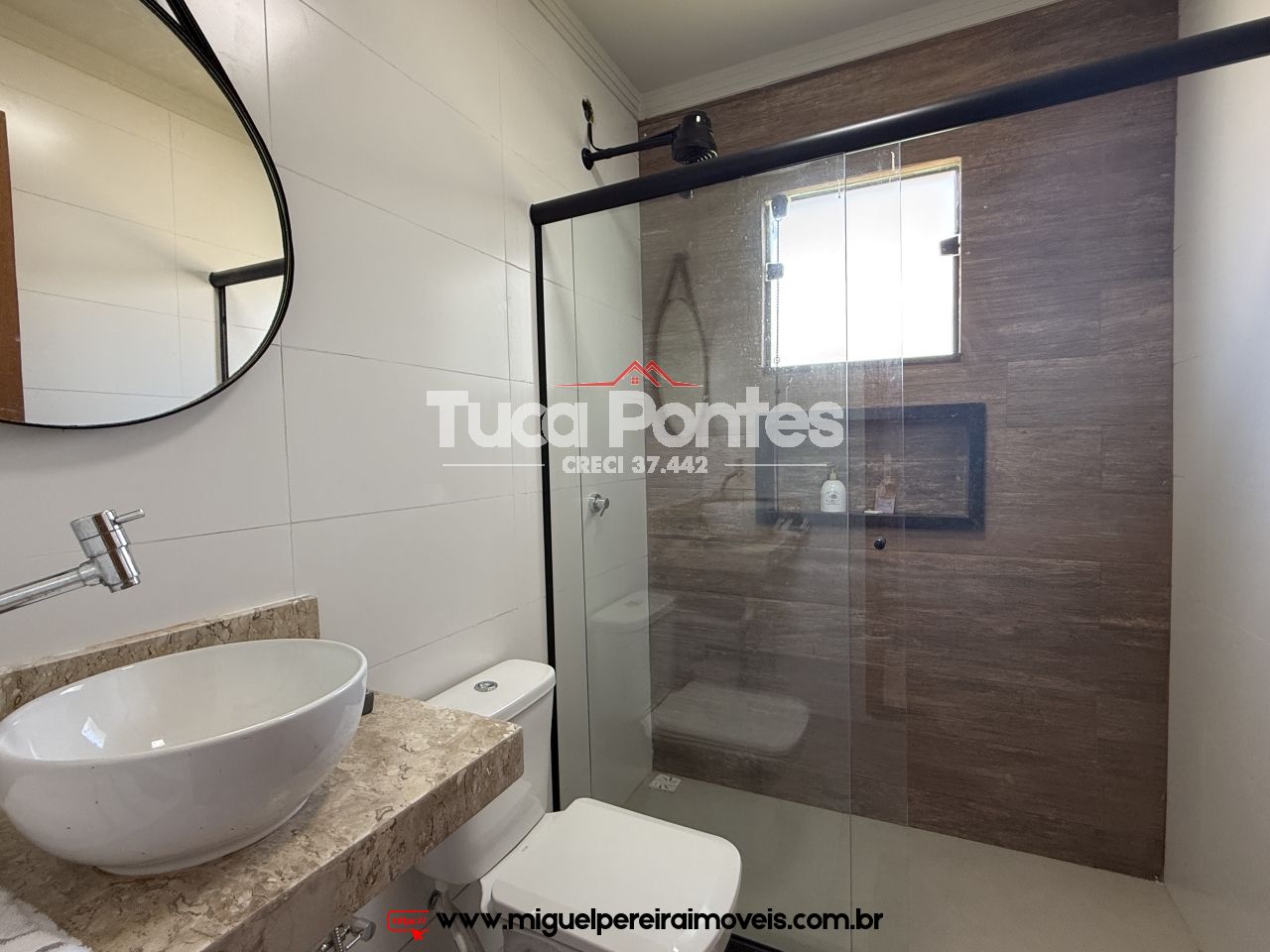 Luxuosa casa em terreno plano - Um charme! | Código:C81