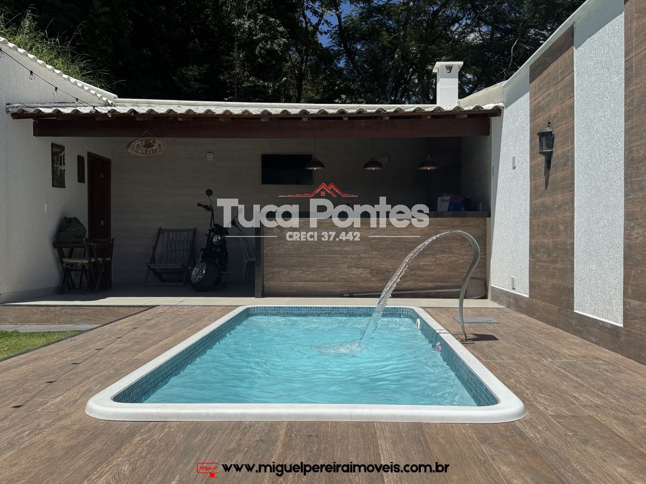 Luxuosa casa em terreno plano - Um charme! | Código:C81