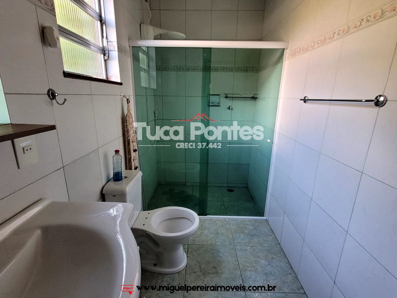 Em rua tranquila e residencial - Estilo mini-sítio | Código:C83