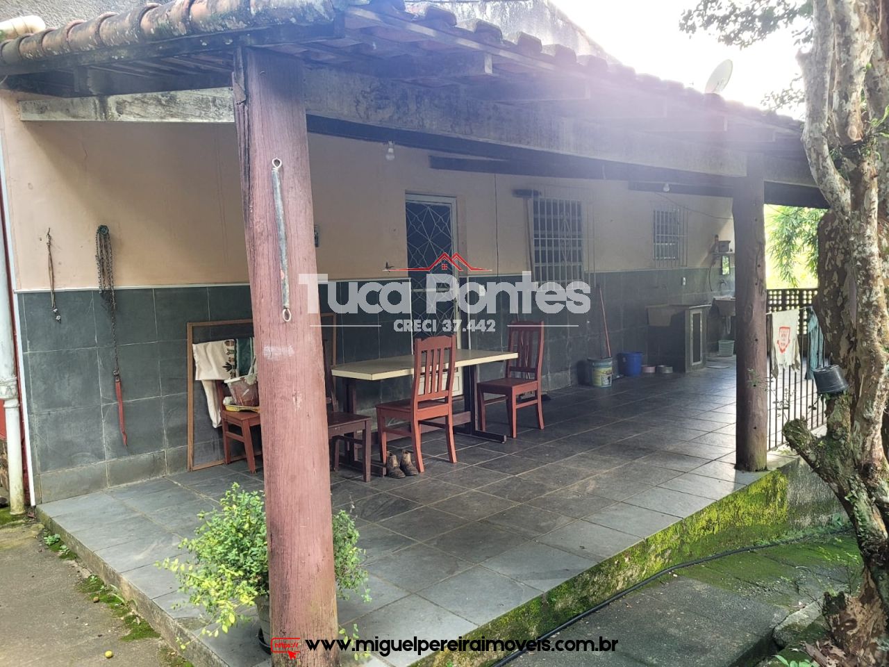 Em rua tranquila e residencial - Estilo mini-sítio | Código:C83