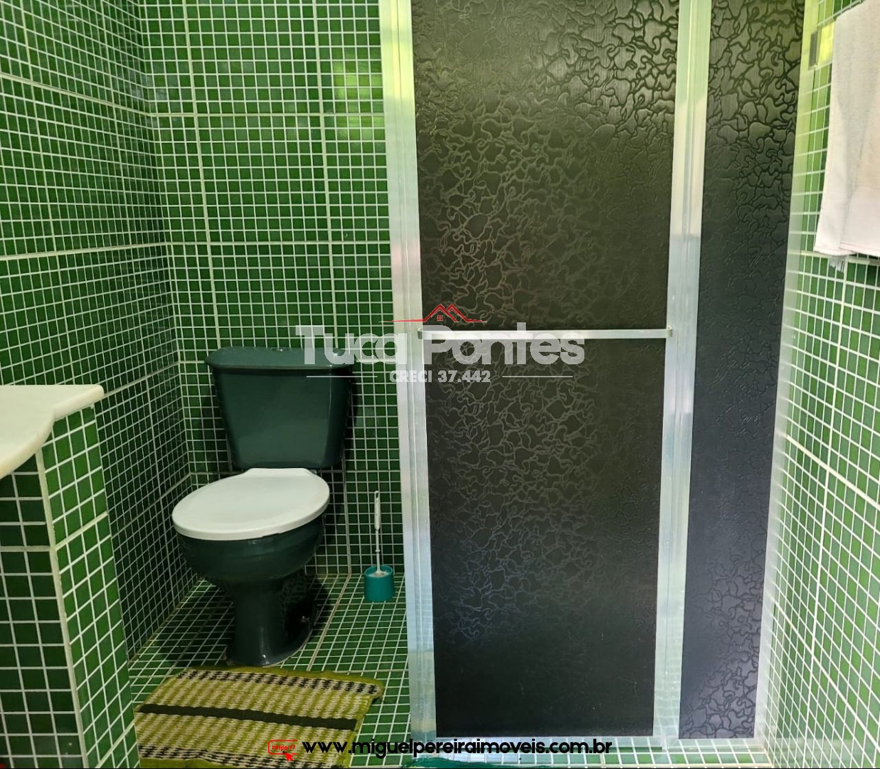 Em rua tranquila e residencial - Estilo mini-sítio | Código:C83