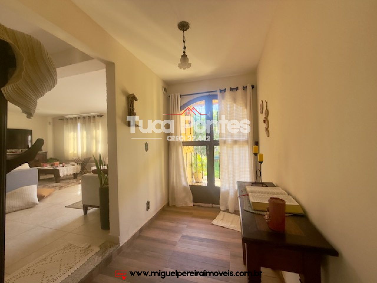 Casa ampla com 4 quartos - Com piscina, Churrasqueira e Murada  | Código:C89