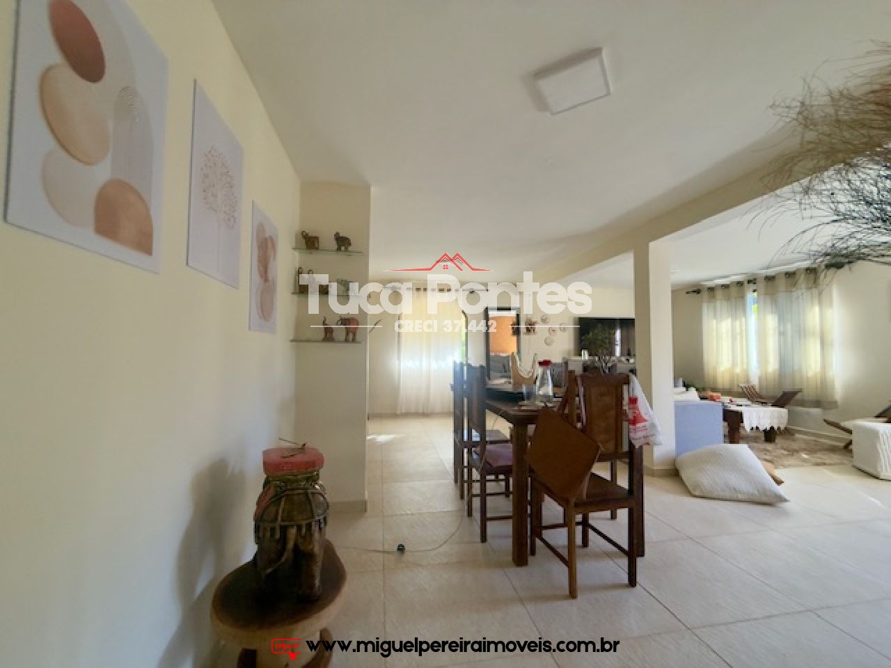 Casa ampla com 4 quartos - Com piscina, Churrasqueira e Murada  | Código:C89