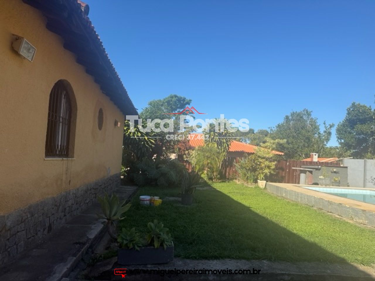 Casa ampla com 4 quartos - Com piscina, Churrasqueira e Murada  | Código:C89