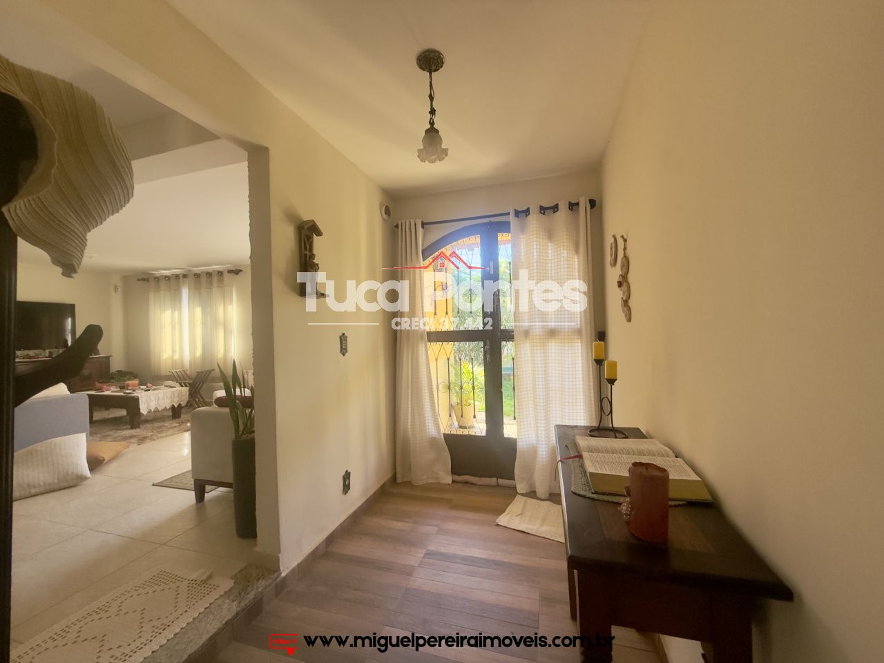 Casa com 4 quartos - Piscina, churrasqueira, terreno plano e murado | Código:C89