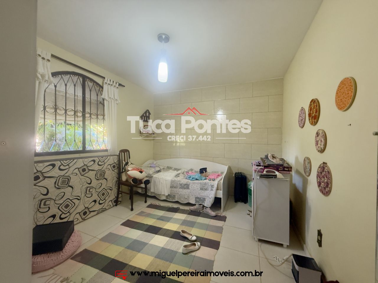 Casa com 4 quartos - Piscina, churrasqueira, terreno plano e murado | Código:C89
