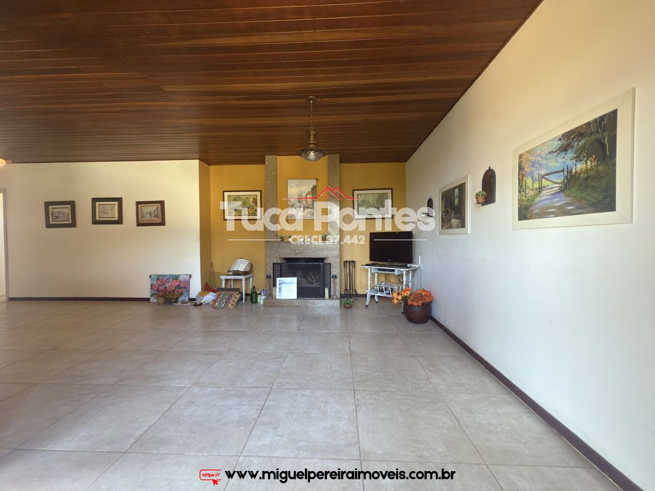 Rua residencial e nobre - Casa de serra | Código:C90