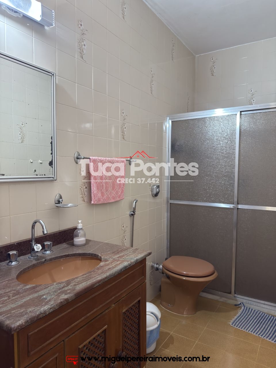 Rua residencial e nobre - Casa de serra | Código:C90