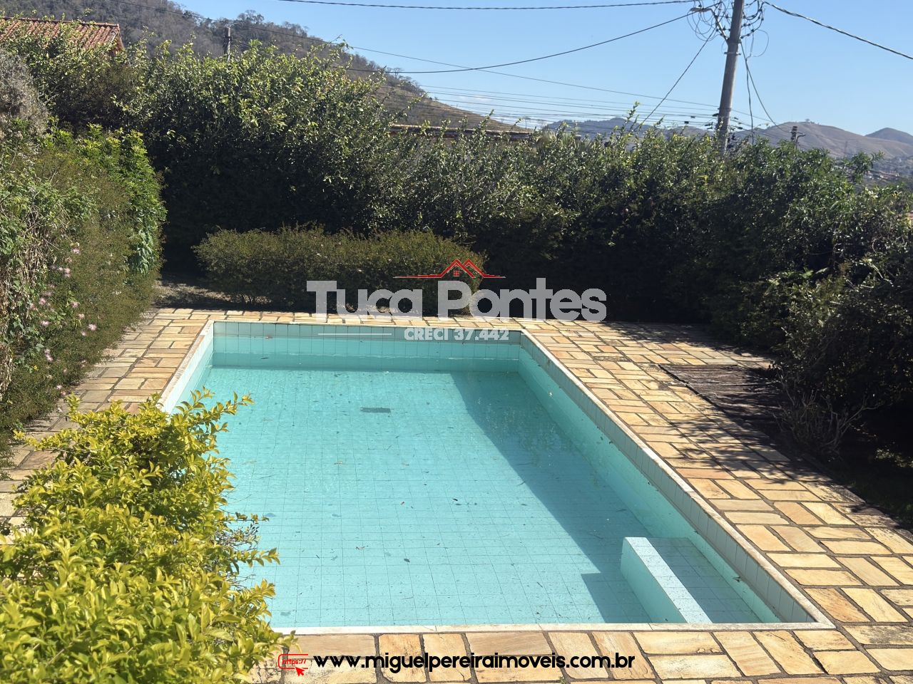 Rua residencial e nobre - Casa de serra | Código:C90