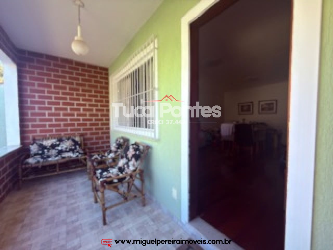 Com 5 quartos, piscina e churrasqueira - E terraço com vista para respirar  | Código:C1201