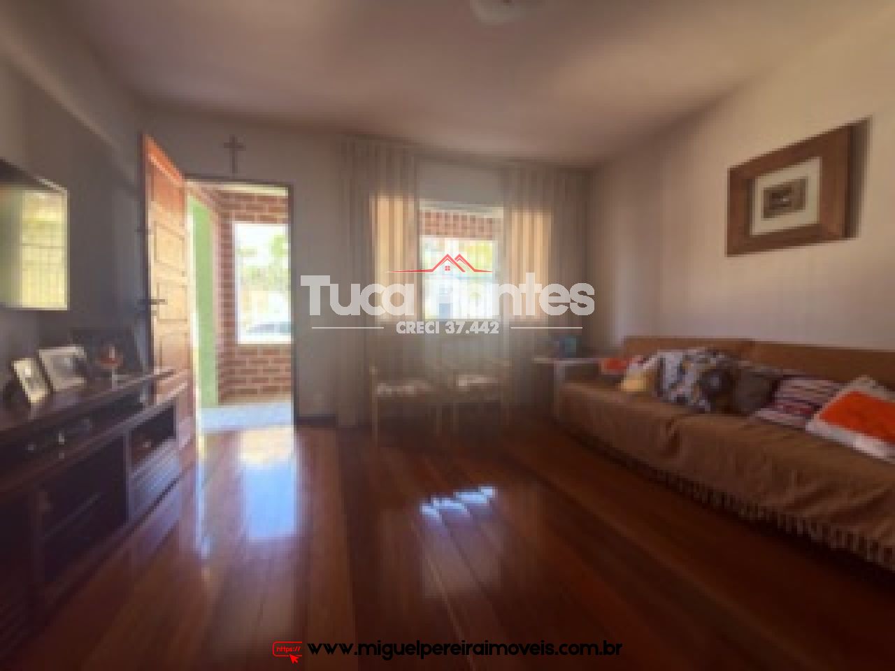 Com 5 quartos, piscina e churrasqueira - E terraço com vista para respirar  | Código:C1201