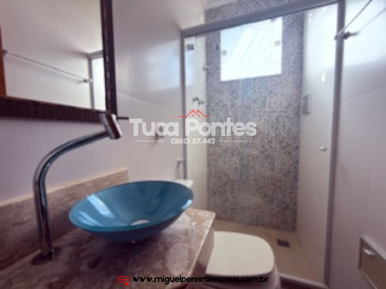 Com 5 quartos, piscina e churrasqueira - E terraço com vista para respirar  | Código:C1201