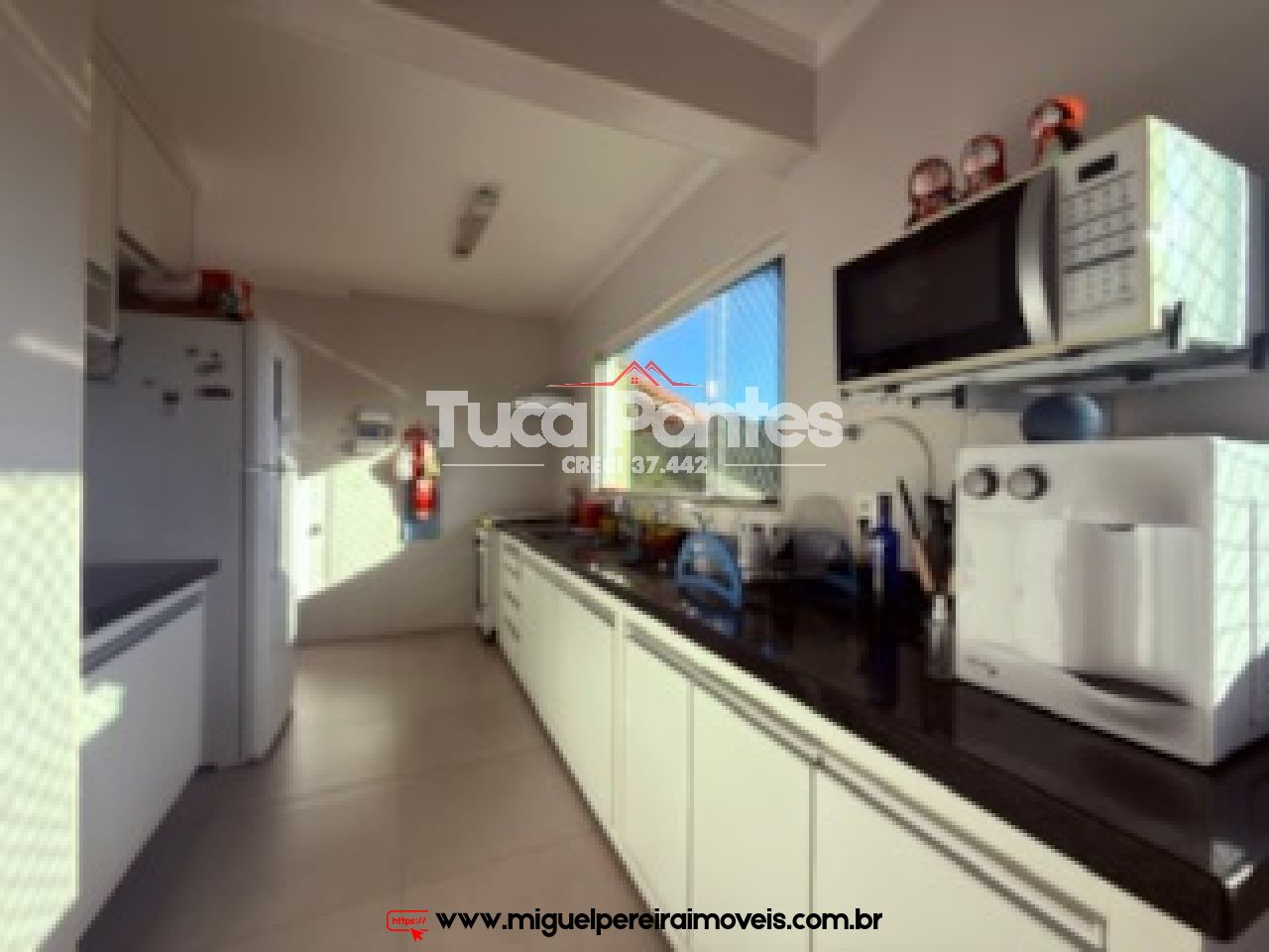 Com 5 quartos, piscina e churrasqueira - E terraço com vista para respirar  | Código:C1201