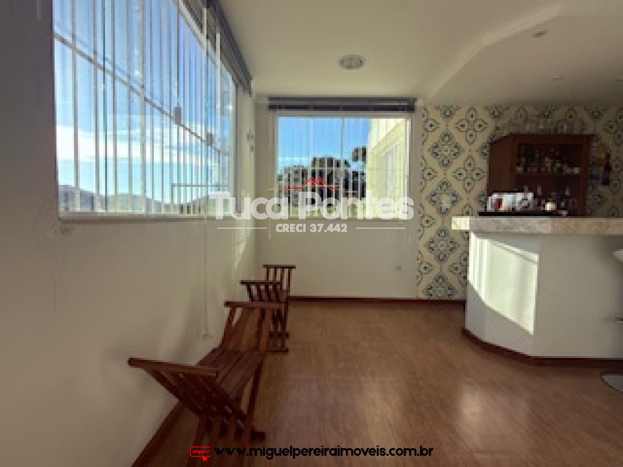 Com 5 quartos, piscina e churrasqueira - E terraço com vista para respirar  | Código:C1201