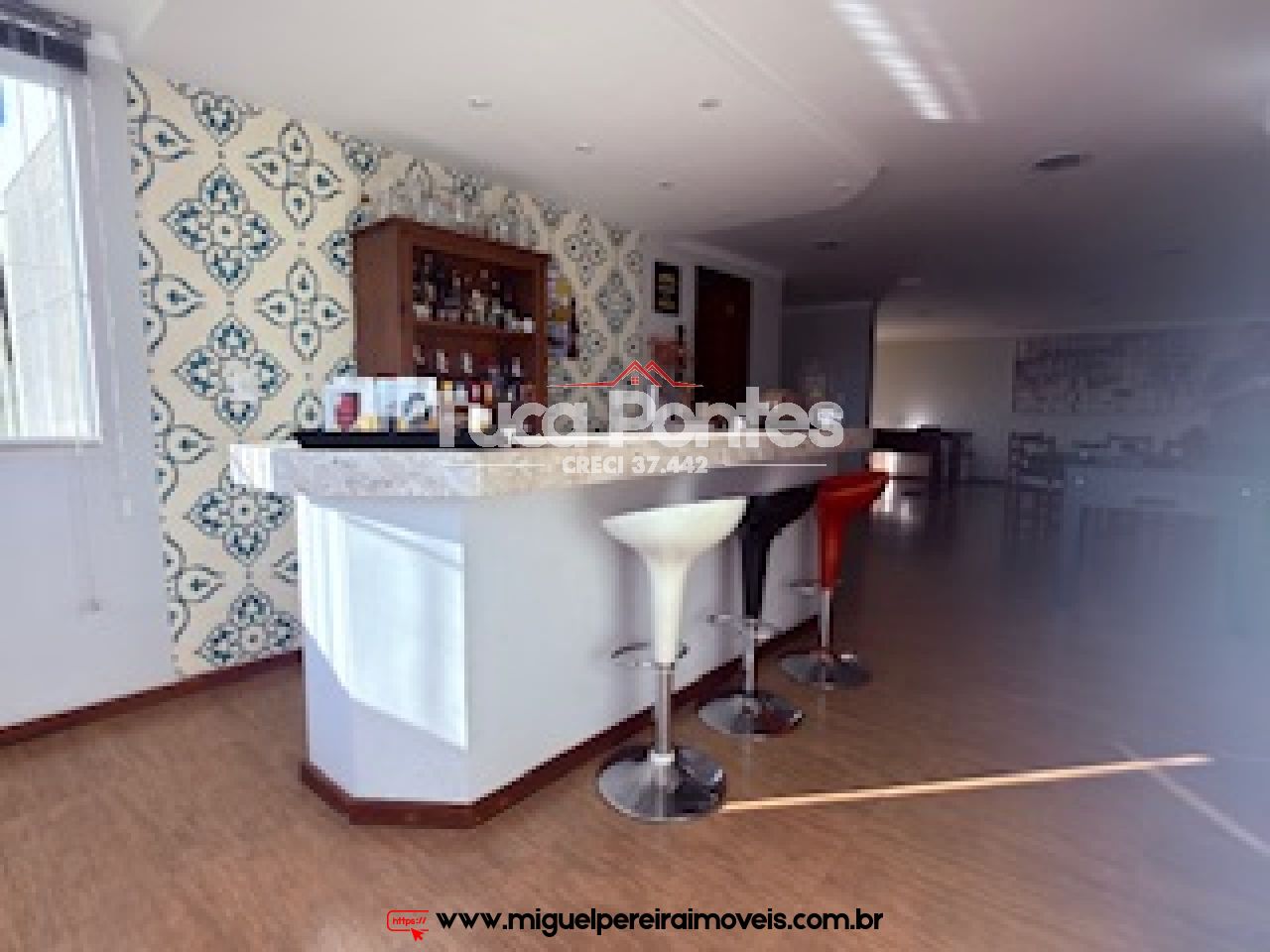 Com 5 quartos, piscina e churrasqueira - E terraço com vista para respirar  | Código:C1201