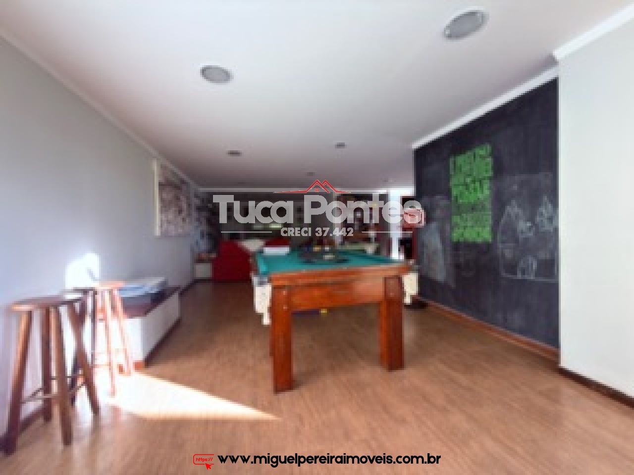 Com 5 quartos, piscina e churrasqueira - E terraço com vista para respirar  | Código:C1201