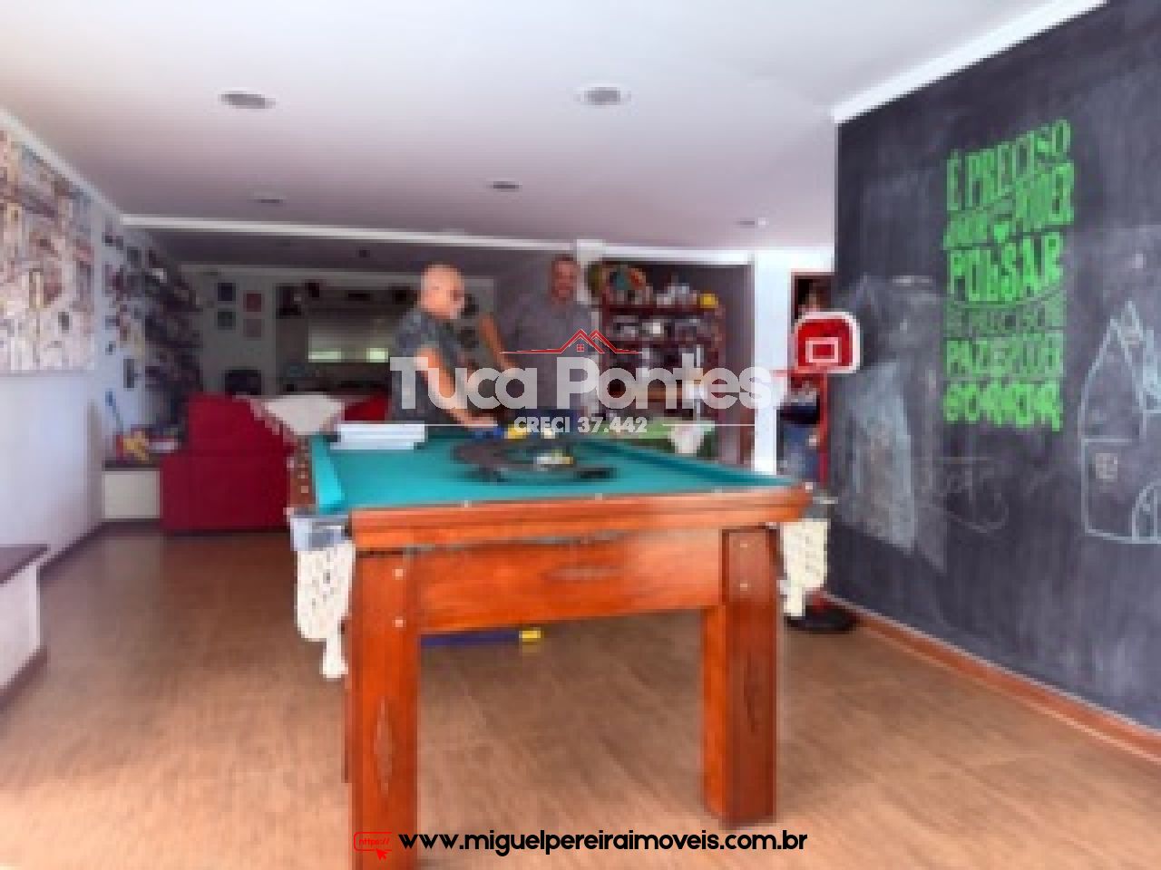 Com 5 quartos, piscina e churrasqueira - E terraço com vista para respirar  | Código:C1201