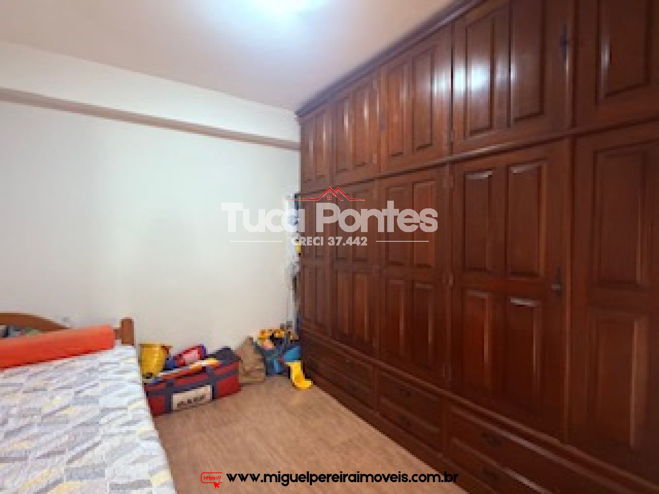 Com 5 quartos, piscina e churrasqueira - E terraço com vista para respirar  | Código:C1201