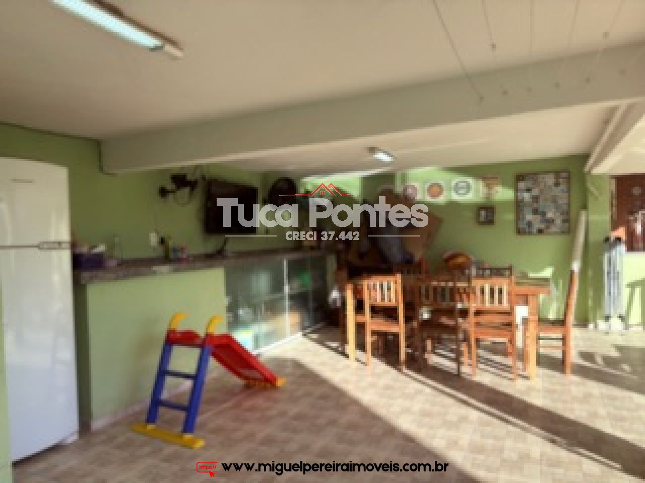 Com 5 quartos, piscina e churrasqueira - E terraço com vista para respirar  | Código:C1201