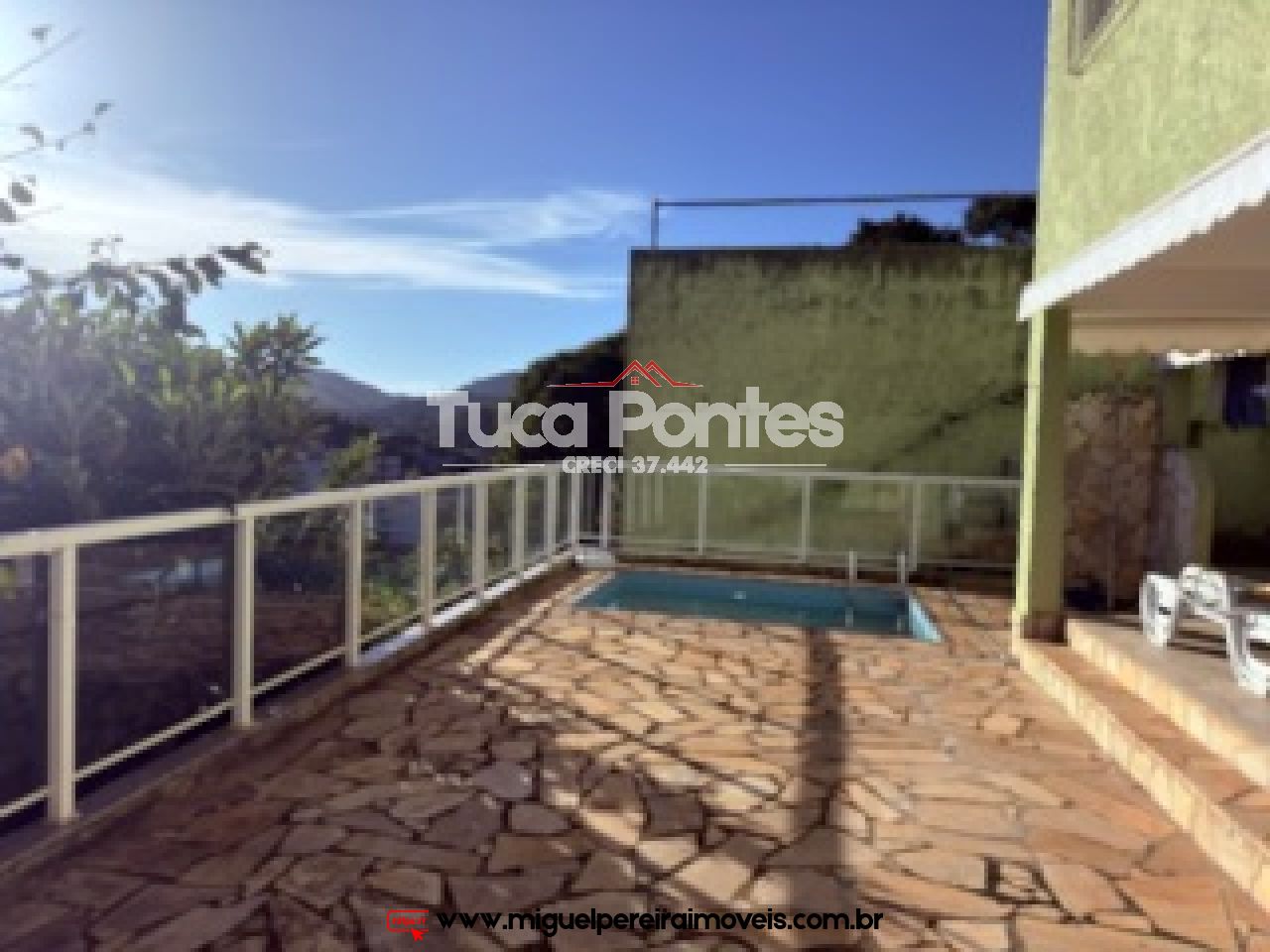 Com 5 quartos, piscina e churrasqueira - E terraço com vista para respirar  | Código:C1201