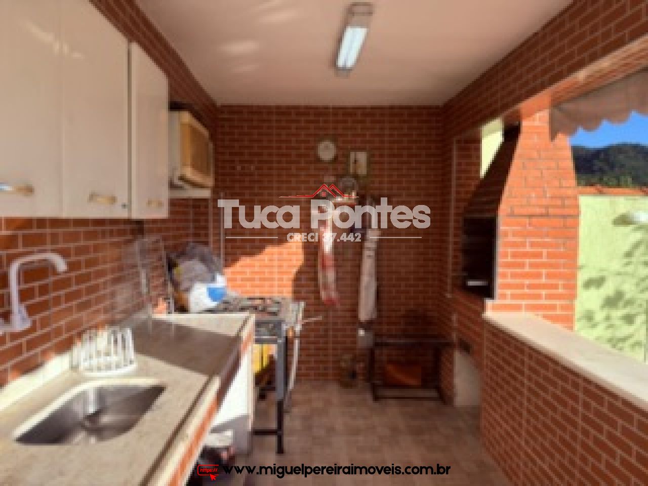 Com 5 quartos, piscina e churrasqueira - E terraço com vista para respirar  | Código:C1201