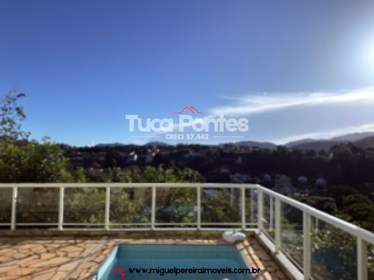 Com 5 quartos, piscina e churrasqueira - E terraço com vista para respirar  | Código:C1201