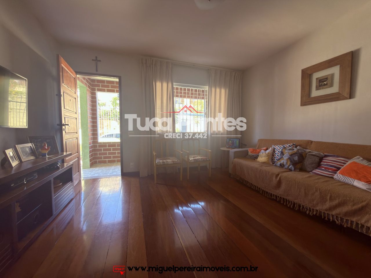 Com 5 quartos, piscina e churrasqueira - E terraço com vista para respirar  | Código:C94