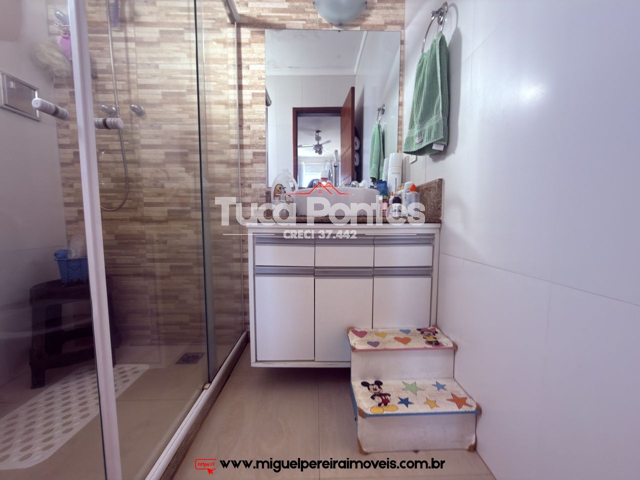 Com 5 quartos, piscina e churrasqueira - E terraço com vista para respirar  | Código:C94