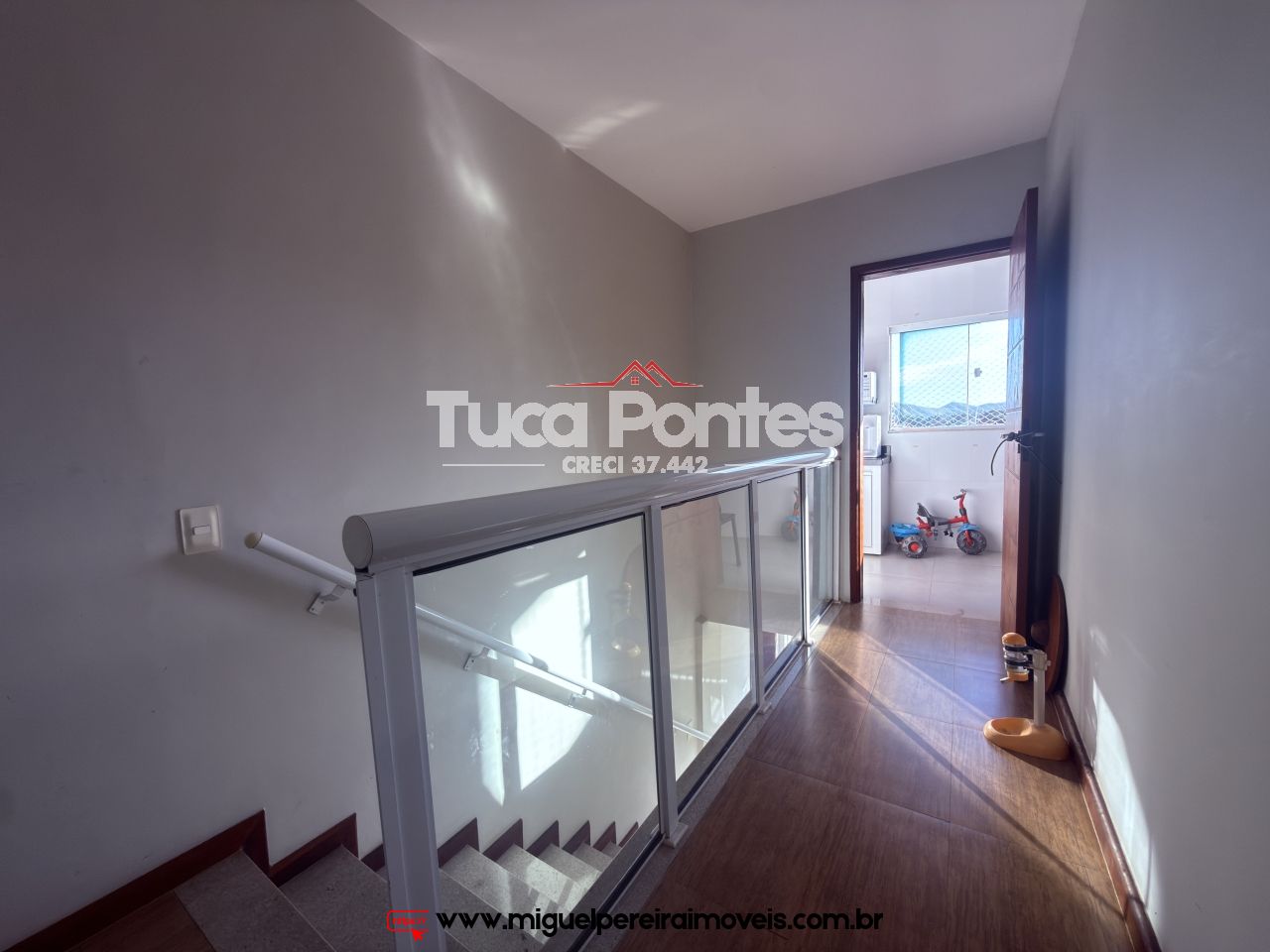 Com 5 quartos, piscina e churrasqueira - E terraço com vista para respirar  | Código:C94